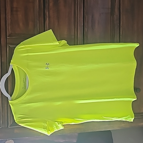 Under Armour womens NWOTS xlg Loose Fit neon yellow top. - Picture 4 of 8